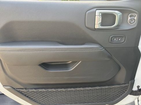 Used 2021 Jeep Wrangler Unlimited Sahara AWD/4WD image 25