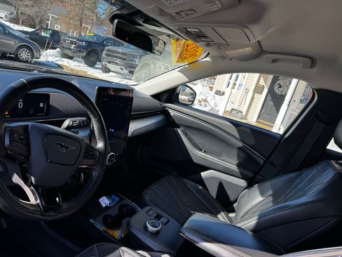 Used 2022 Ford Mustang Mach-E Select image 4