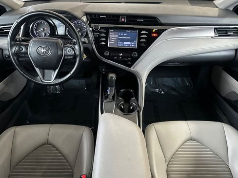 Used 2018 Toyota Camry SE w/ Moonroof Package image 3