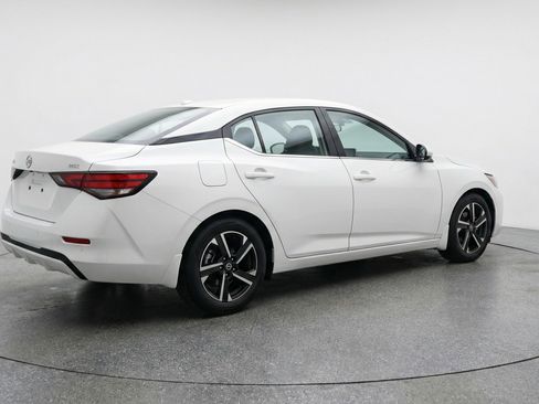 Used 2025 Nissan Sentra SV FWD image 9