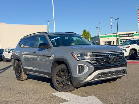 New 2026 Volkswagen Atlas Peak Edition AWD/4WD image 3