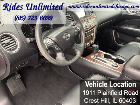 Used 2017 Nissan Pathfinder Platinum w/ Family Entertainment Package AWD/4WD image 24