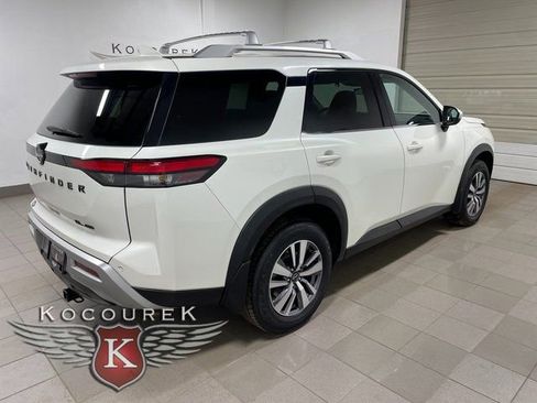 Used 2023 Nissan Pathfinder SL w/ Lighting Package (N92) image 6