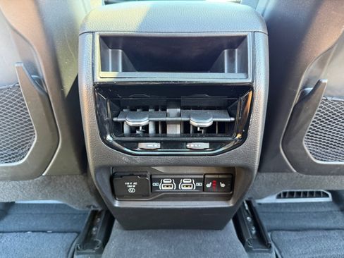 Used 2022 Jeep Grand Cherokee Limited image 21