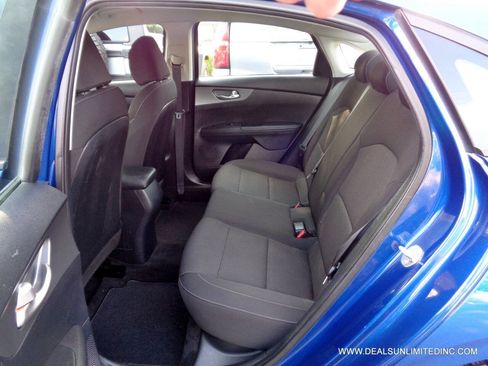 Used 2020 Kia Forte LXS FWD image 13