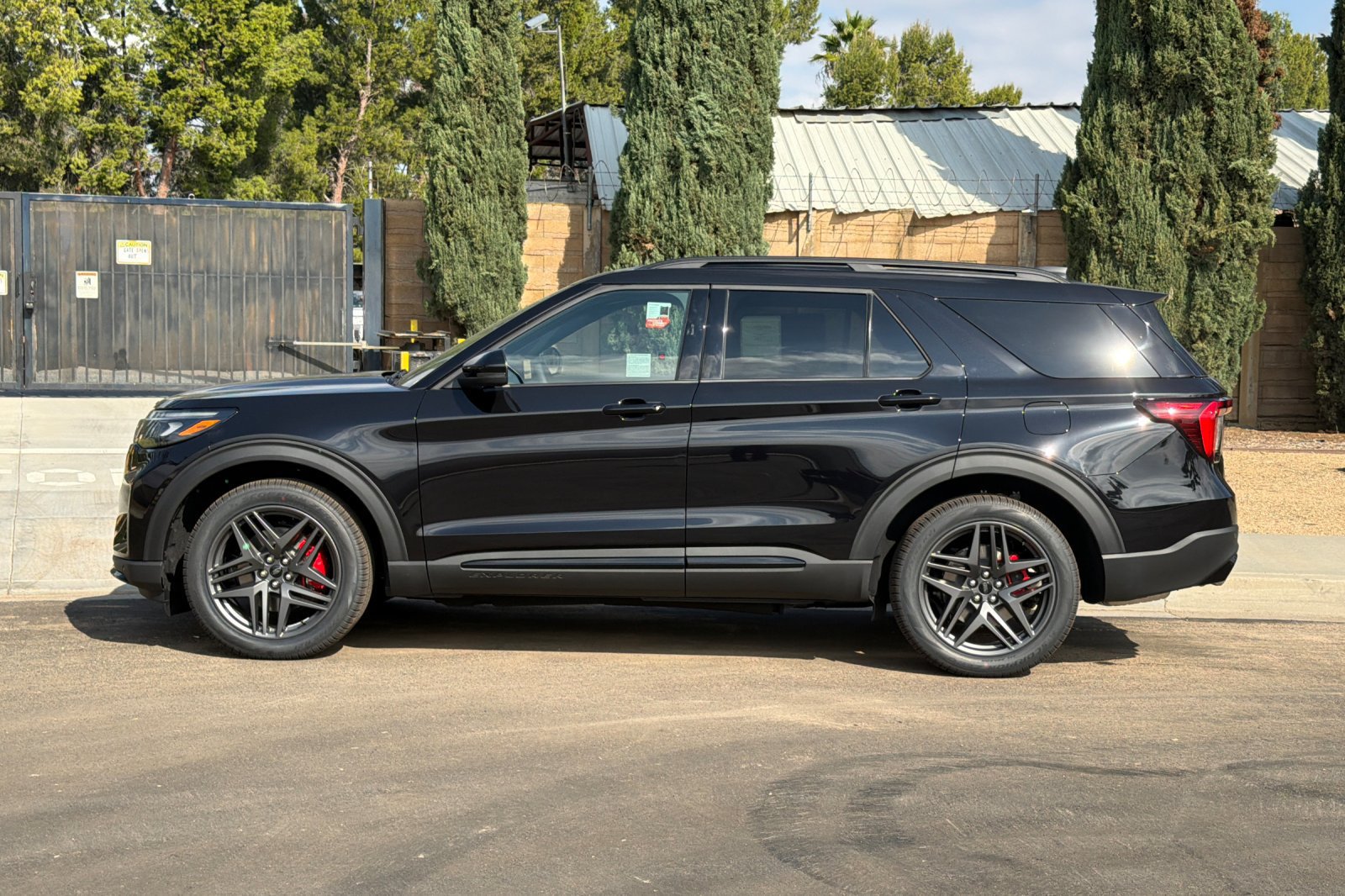 New 2027 Ford Explorer ST RWD image 7