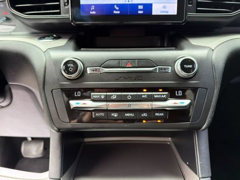 Used 2020 Ford Explorer XLT RWD image 27
