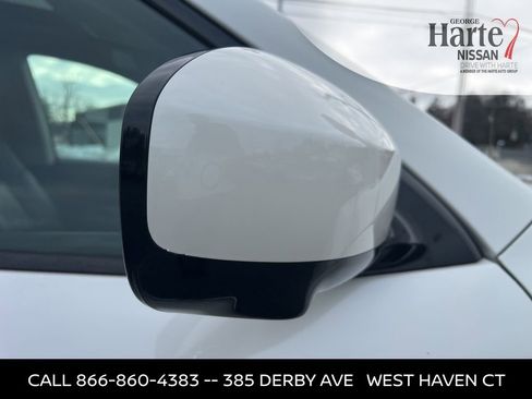 Used 2015 Nissan Pathfinder Platinum w/ Family Entertainment Package image 11