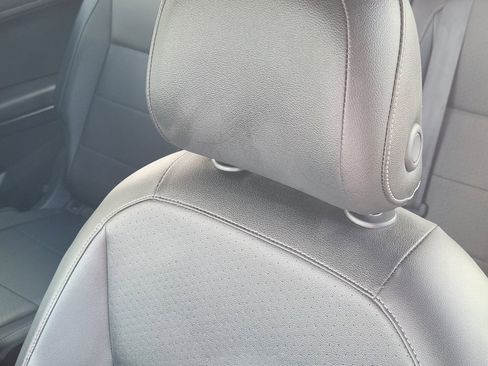 Used 2018 Volkswagen Tiguan SE FWD image 16