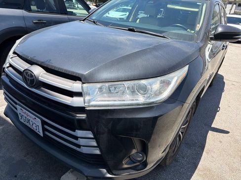 Used 2018 Toyota Highlander XLE AWD/4WD image 13