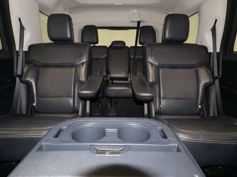 Used 2025 Ford Expedition Platinum AWD/4WD image 32