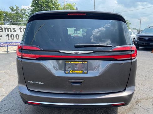 Used 2022 Chrysler Pacifica Touring-L FWD image 3