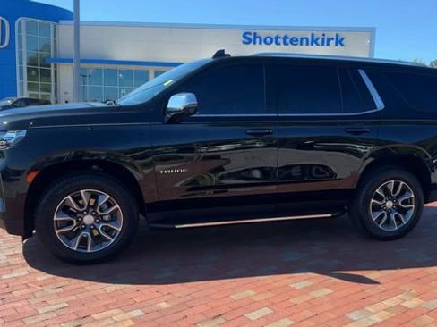 Used 2022 Chevrolet Tahoe LT w/ Luxury Package RWD image 7