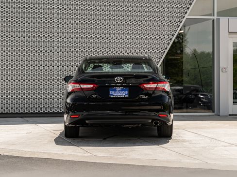 Used 2018 Toyota Camry XLE FWD image 26