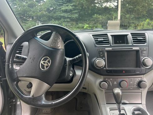 Used 2010 Toyota Highlander 4WD image 8