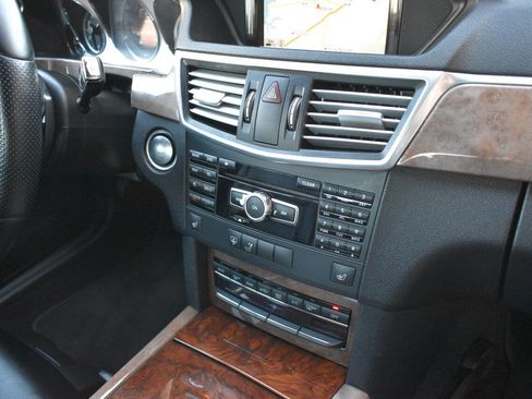 Used 2013 Mercedes-Benz E 350 4MATIC Sedan image 23