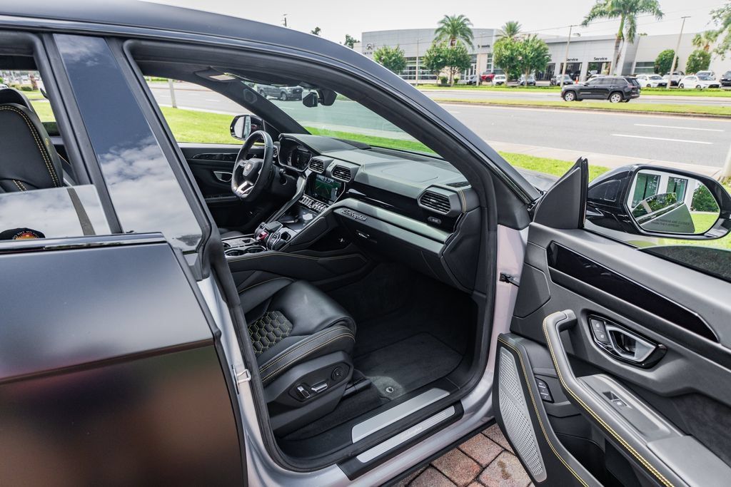 Used 2023 Lamborghini Urus S AWD/4WD image 35