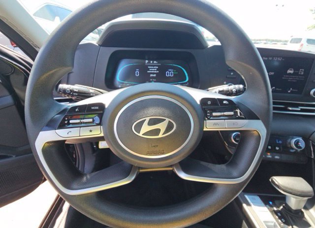 Used 2025 Hyundai Elantra Hybrid FWD image 10