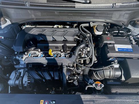 Used 2024 Hyundai Venue SEL FWD image 32