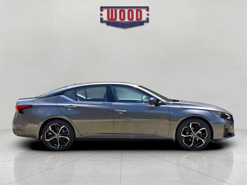 New 2025 Nissan Altima 2.5 SR w/ SR Premium Package image 2