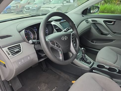 Used 2015 Hyundai Elantra SE w/ Option Group 02 FWD image 13