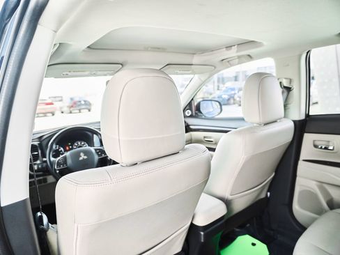Used 2016 Mitsubishi Outlander SEL FWD image 40