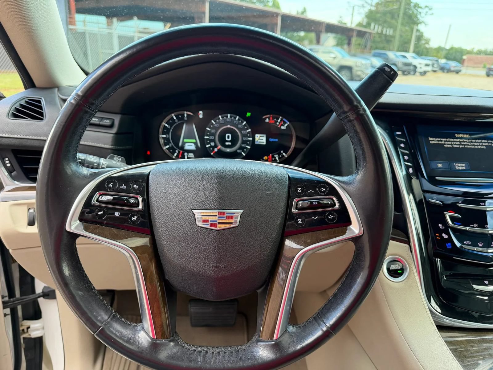 Used 2018 Cadillac Escalade ESV Luxury RWD image 17