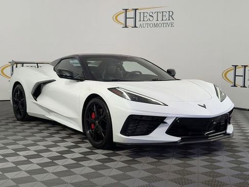Used 2022 Chevrolet Corvette Stingray Premium Conv w/ Z51 Performance Package RWD image 2