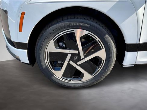 New 2026 Hyundai Ioniq 9 Calligraphy image 13