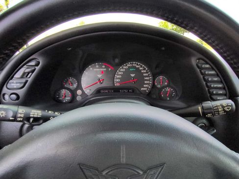 Used 2002 Chevrolet Corvette Coupe w/ Preferred Equipment Group2 RWD image 28