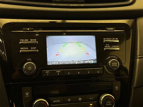 Used 2017 Nissan Rogue SV image 25