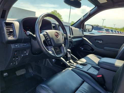 Used 2022 Nissan Frontier PRO-4X w/ Pro-4X Premium Package AWD/4WD image 19