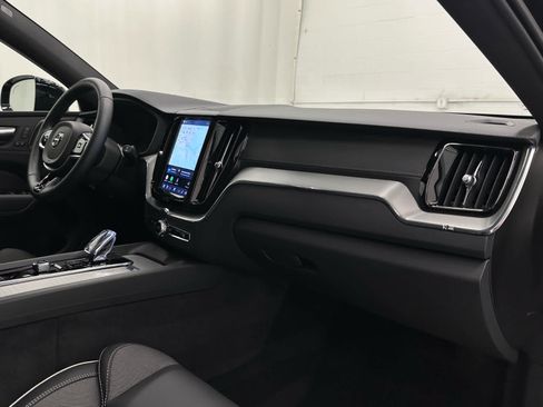 Used 2025 Volvo XC60 B5 Ultra w/ Climate Package AWD/4WD image 17