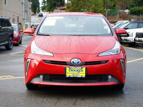 Used 2019 Toyota Prius XLE image 2