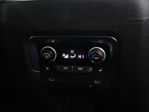 Used 2021 Chevrolet Tahoe Z71 w/ Luxury Package image 16