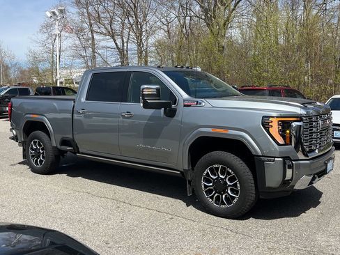 Used 2024 GMC Sierra 2500 Denali w/ Denali Reserve Package AWD/4WD image 8