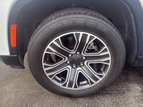 Used 2024 Jeep Wagoneer Series II image 9