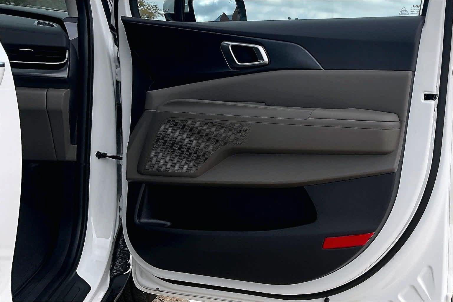Certified 2026 Kia Carnival FWD image 26