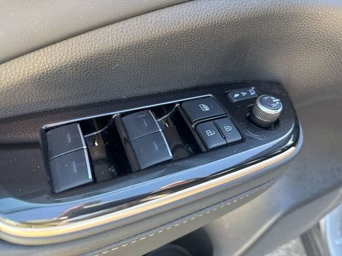 Used 2024 Toyota Crown Platinum image 23