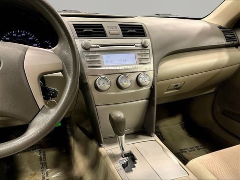 Used 2011 Toyota Camry LE FWD image 9