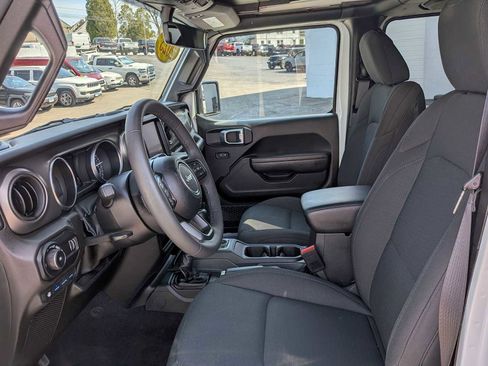 Certified 2023 Jeep Wrangler Unlimited w/ Sun & Screen Package AWD/4WD image 10