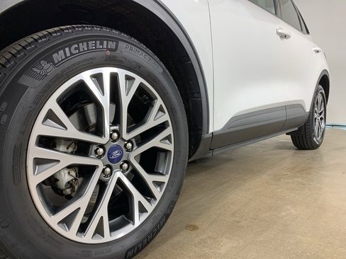 Used 2020 Ford Escape SEL image 2