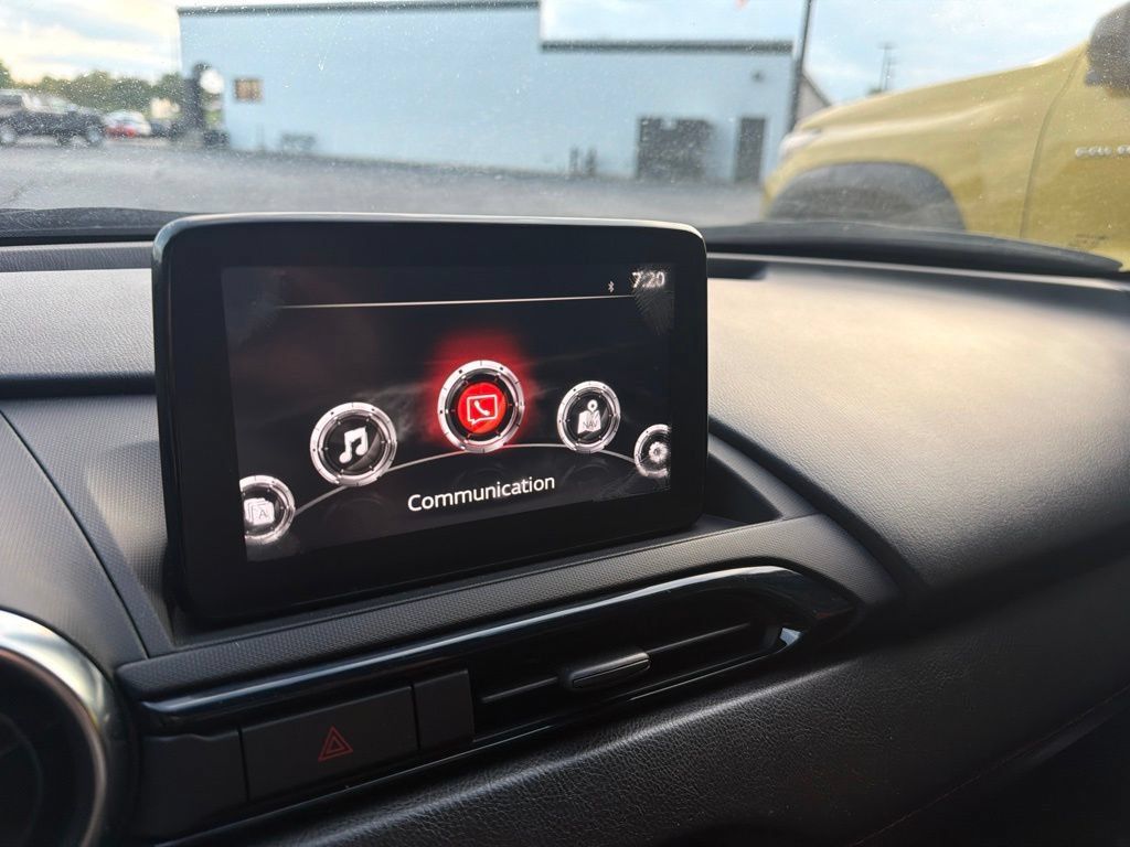 Used 2018 MAZDA MX-5 Miata Grand Touring RWD image 12