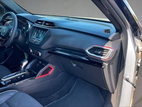 Used 2023 Chevrolet TrailBlazer RS FWD image 13