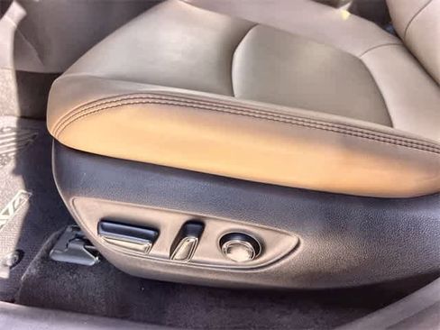 Used 2025 Toyota RAV4 XLE Premium image 31