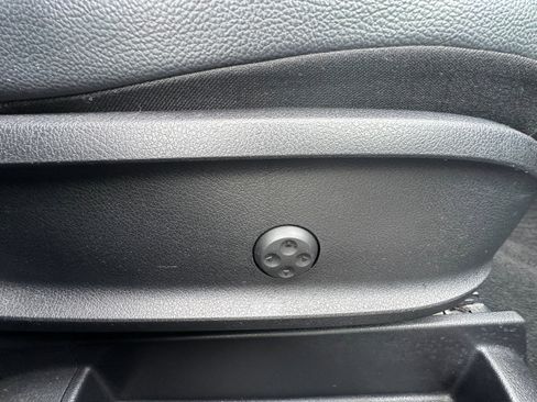 Used 2021 Mercedes-Benz GLB 250 4MATIC image 19