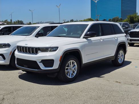 New 2026 Jeep Grand Cherokee Laredo RWD image 3