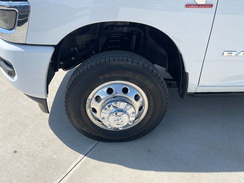 New 2026 RAM 3500 Laramie AWD/4WD image 32