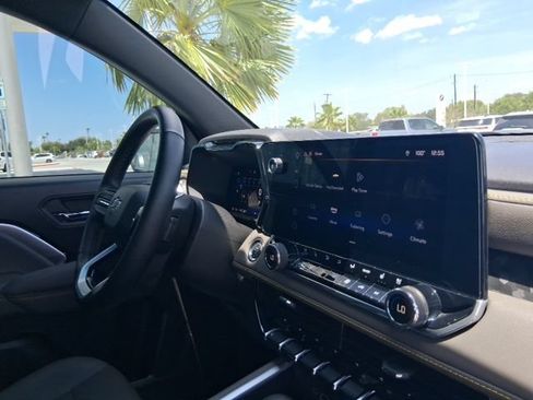 Used 2025 Chevrolet Colorado ZR2 w/ Technology Package AWD/4WD image 11