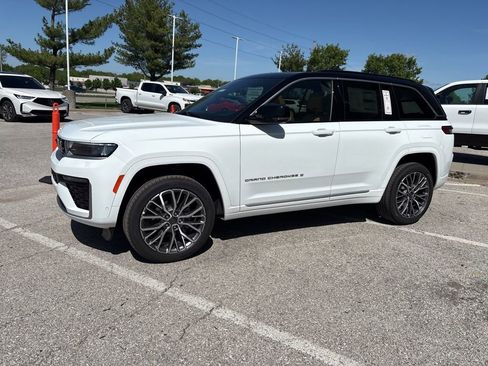 New 2026 Jeep Grand Cherokee Summit AWD/4WD image 15
